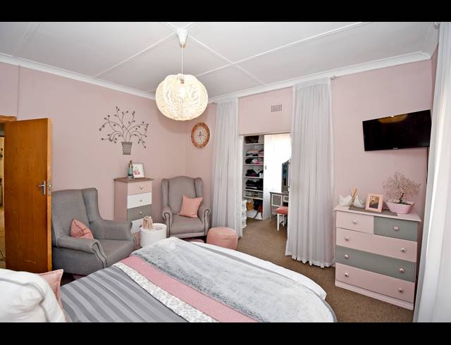 5 BEDROOM HOUSE FOR SALE IN CROSBY